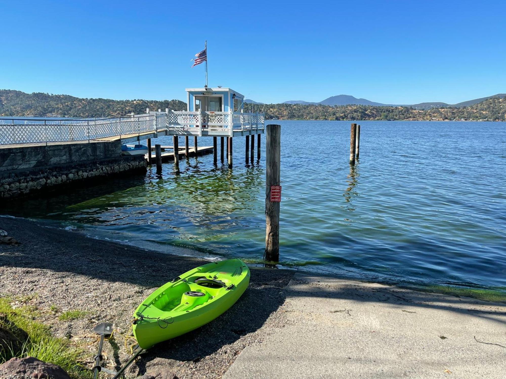 Omeo Clearlake Oaks Hotel Glenhaven Eksteriør billede